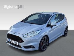 Grå Begagnad 2016 Ford Fiesta ST200 Halvkombi | 139 900 kr (Marknadspris)