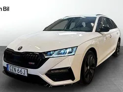 Vit (candy white) Begagnad 2021 Skoda Octavia RS Kombi | 339 900 kr (Marknadspris)