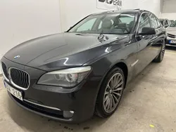 Grå (grå metallic) Begagnad 2009 BMW 750 Sedan | 169 500 kr (Marknadspris)
