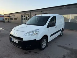 Vit Begagnad 2015 Peugeot Partner Minibuss | 44 900 kr (Marknadspris)