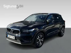 Svart Begagnad 2019 Volvo XC40 Momentum SUV | 259 900 kr (Marknadspris)