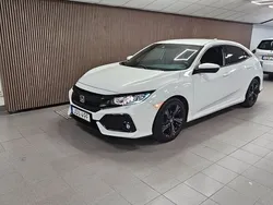 Vit Begagnad 2019 Honda Civic Elegance Halvkombi | 164 700 kr (Marknadspris)