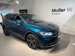 Mörkblå (nightshade blue metallic) Begagnad 2022 VW Tiguan Elegance SUV | 359 900 kr (Bra pris)