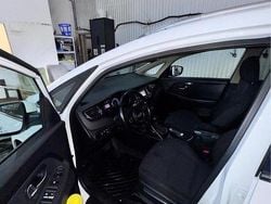 Vit Begagnad 2015 Kia Carens Minibuss | 80 000 kr (Superpris)