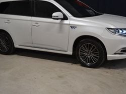 Vit Begagnad 2020 Mitsubishi Outlander P-HEV Edition SUV | 254 900 kr (Marknadspris)