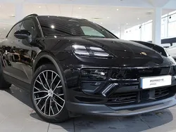 Svart Begagnad 2024 Porsche Macan SUV | 875 000 kr