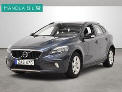 Mörkblå Begagnad 2017 Volvo V40 Halvkombi | 139 900 kr (Marknadspris)