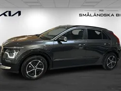 Grå Begagnad 2023 Kia Niro Advance SUV | 408 600 kr (Lite dyr)