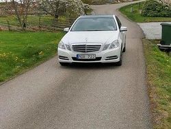 Vit Begagnad 2012 Mercedes E200 Classic Sedan | 99 000 kr (Marknadspris)
