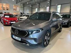 Mörkgrå Begagnad 2022 Mercedes EQB300 Electric Art SUV | 339 900 kr (Marknadspris)
