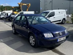 Blå Begagnad 2000 VW Bora Trendline Sedan | 18 000 kr