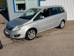 Grå (gråmetallic) Begagnad 2010 Opel Zafira Cosmo Minibuss | 38 000 kr (Marknadspris)
