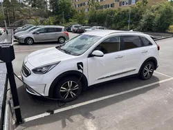 Vit Begagnad 2018 Kia Niro Advance SUV | 170 000 kr (Marknadspris)