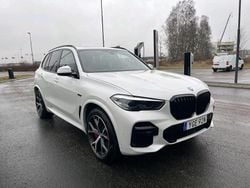 Vit Begagnad 2022 BMW X5 iPerformance SUV | 650 000 kr (Marknadspris)