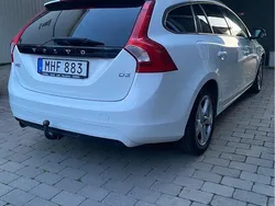 Vit Begagnad 2017 Volvo V60 Kinetic Kombi | 129 000 kr (Bra pris)