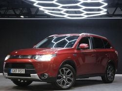 Mörkröd (röd) Begagnad 2015 Mitsubishi Outlander P-HEV SUV | 119 900 kr (Marknadspris)