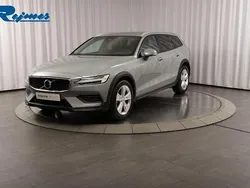 Grå Begagnad 2024 Volvo V60 CC Core Kombi | 409 900 kr (Marknadspris)