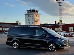 Blå Begagnad 2022 Mercedes EQV300 Avantgarde Minibuss | 399 000 kr