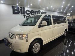 Vit Begagnad 2009 VW Caravelle Comfortline Minibuss | 124 900 kr (Marknadspris)