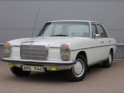 Vit Begagnad 1970 Mercedes W115 Sedan | 74 900 kr