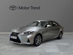 Ljusgrå (grå) Begagnad 2019 Lexus IS300h Sedan | 209 000 kr (Marknadspris)