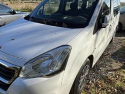 Vit Begagnad 2015 Peugeot Partner Tepee Minibuss | 130 000 kr (Lite dyr)