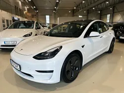 Vit Begagnad 2021 Tesla Model 3 Standard Range Plus Sedan | 249 900 kr (Marknadspris)