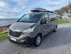 Mörkgrå Begagnad 2016 Renault Trafic Van | 169 000 kr
