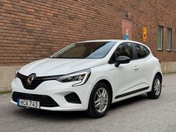 Vit Begagnad 2022 Renault Clio V Equilibre Halvkombi | 157 500 kr (Marknadspris)