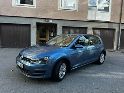Blå Begagnad 2013 VW Golf VII Halvkombi | 88 500 kr (Marknadspris)