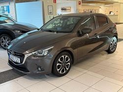 Röd Begagnad 2015 Mazda 2 Optimum Halvkombi | 109 500 kr (Marknadspris)