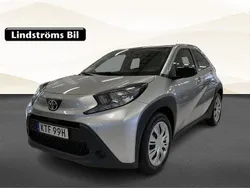 Silver Begagnad 2022 Toyota Aygo Play Halvkombi | 155 000 kr (Bra pris)