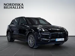 Svart Begagnad 2020 Porsche Cayenne SUV | 749 795 kr (Marknadspris)