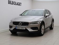 Silver Begagnad 2024 Volvo V60 CC Core Kombi | 404 800 kr (Marknadspris)