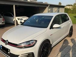 Grå Begagnad 2018 VW Golf VII GTI Halvkombi | 240 000 kr (Marknadspris)