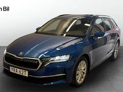 Blå (race blue metallic) Begagnad 2024 Skoda Octavia Selection Kombi | 305 000 kr (Marknadspris)