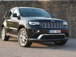 Svart Begagnad 2013 Jeep Grand Cherokee Summit SUV | 169 000 kr (Marknadspris)