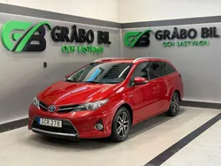 Mörkröd (röd) Begagnad 2015 Toyota Auris Touring Sports Edition Kombi | 99 900 kr (Marknadspris)