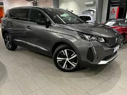 Grå Begagnad 2023 Peugeot 5008 GTi Minibuss | 329 900 kr (Marknadspris)