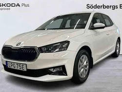 Vit (candy white) Begagnad 2024 Skoda Fabia Selection Halvkombi | 229 500 kr (Marknadspris)