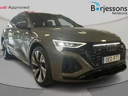 Grå Begagnad 2023 Audi Q8 e-tron S-Line SUV | 749 000 kr (Marknadspris)