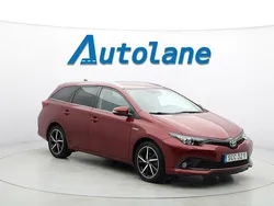 Röd Begagnad 2018 Toyota Auris Touring Sports Kombi | 129 900 kr (Marknadspris)