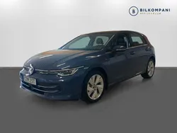 Blå Begagnad 2024 VW Golf VIII Halvkombi | 379 900 kr