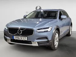 Ljusblå (blå) Begagnad 2017 Volvo V90 CC Kinetic Kombi | 199 900 kr (Marknadspris)