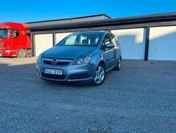 Grå Begagnad 2007 Opel Zafira Minibuss | 34 900 kr (Lite dyr)