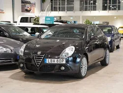 Svart Begagnad 2016 Alfa Romeo Giulietta Halvkombi | 99 900 kr