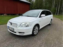 Vit Begagnad 2006 Toyota Avensis Kombi | 13 000 kr (Superpris)