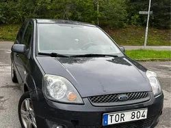Grå Begagnad 2008 Ford Fiesta Halvkombi | 42 000 kr (Marknadspris)