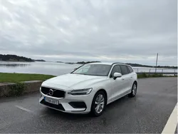 Vit Begagnad 2019 Volvo V60 Momentum Kombi | 200 000 kr (Marknadspris)