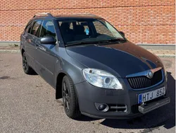 Grå Begagnad 2008 Skoda Fabia Kombi | 25 000 kr (Marknadspris)